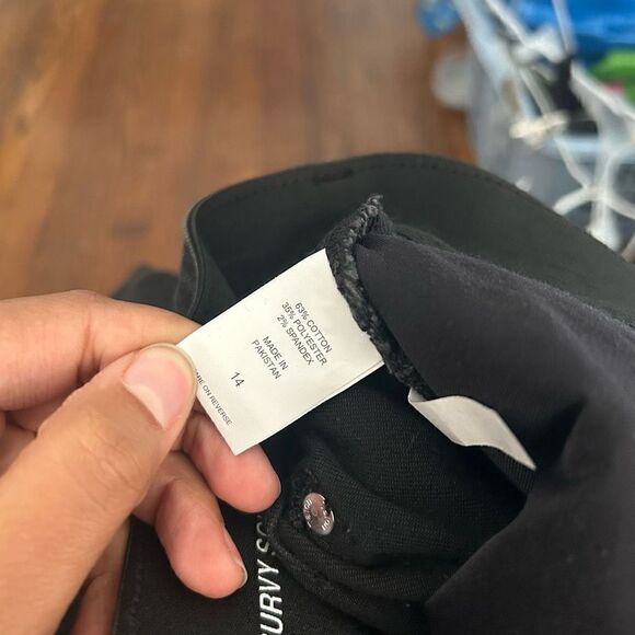 New New York and Company shorts - Picture 4 of 4